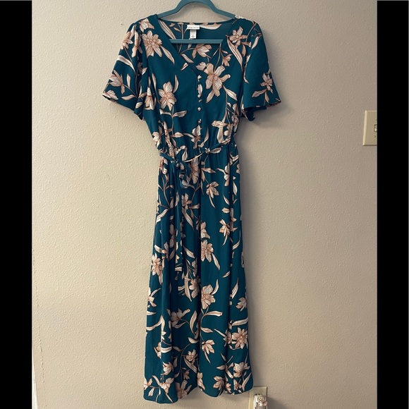 Ava & Viv Dresses & Skirts - Ava & Viv - emerald green floral maxi dress